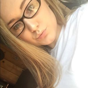 Meet your Posher, Alexis